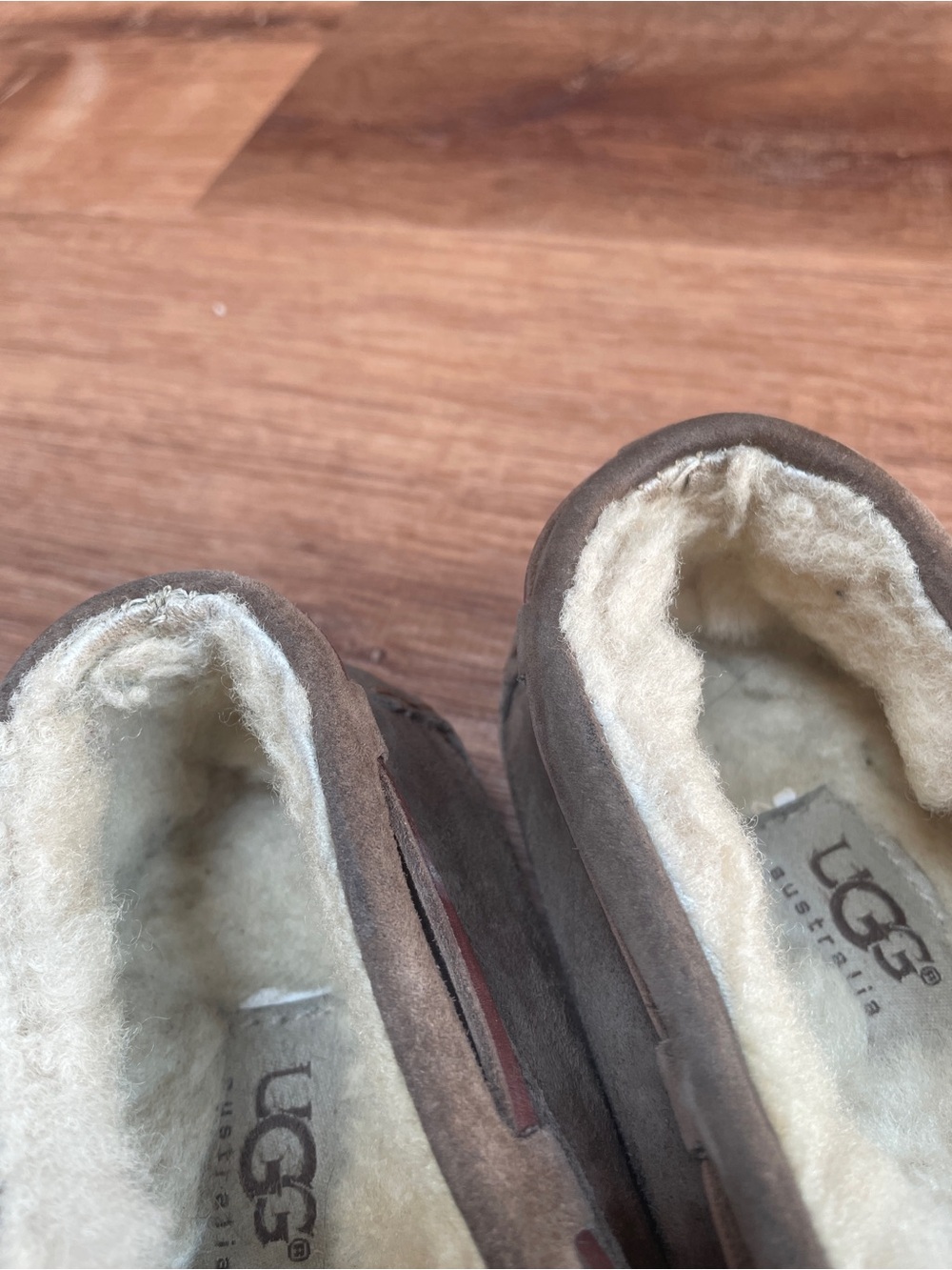 UGG Dakota Moccasins Slippers Brown Shearling Womens Size 9 - Picture 9 of 12
